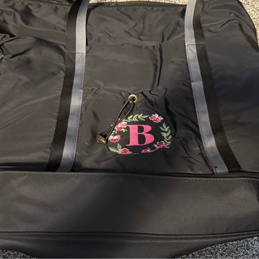 RETIRED  Thirty-One Deluxe Travel Tote